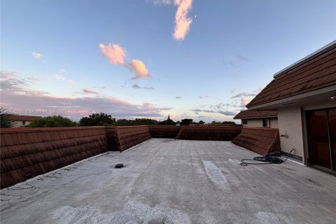 Copropriété à vendre à Miami, Floride: 2 chambres, 132.66 m2 № 2012255 - photo 2