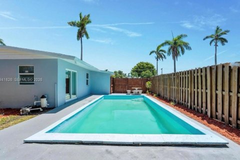 House in Davie, Florida 2 bedrooms, 62.71 sq.m. № 1998695 - photo 9