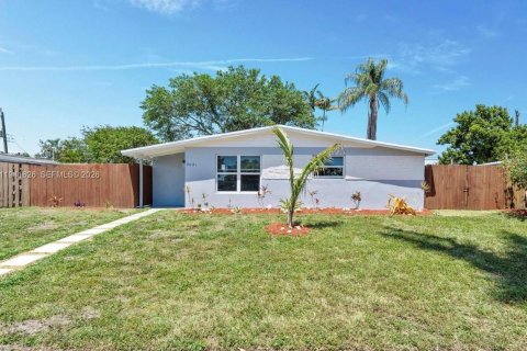 House in Davie, Florida 2 bedrooms, 62.71 sq.m. № 1998695 - photo 6