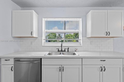 House in Davie, Florida 2 bedrooms, 62.71 sq.m. № 1998695 - photo 12