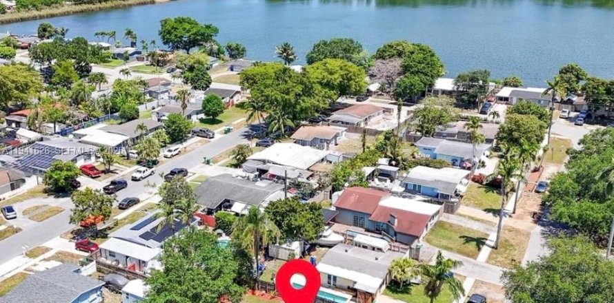 House in Davie, Florida 2 bedrooms, 62.71 sq.m. № 1998695