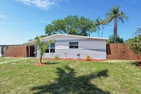 House in Davie, Florida 2 bedrooms, 62.71 sq.m. № 1998695 - photo 5