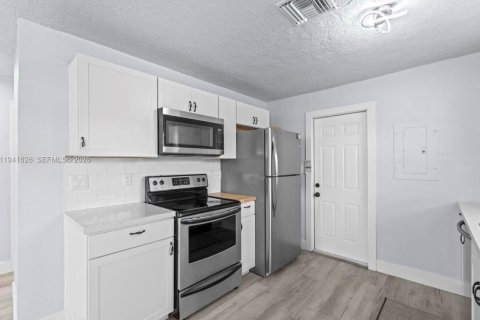 House in Davie, Florida 2 bedrooms, 62.71 sq.m. № 1998695 - photo 13