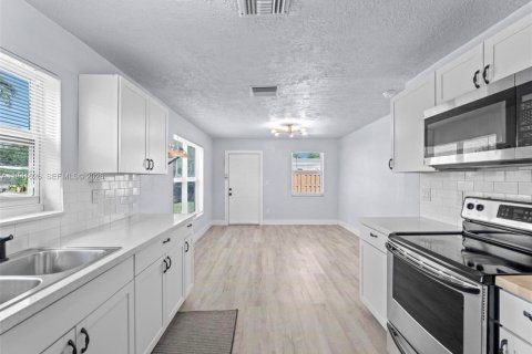 House in Davie, Florida 2 bedrooms, 62.71 sq.m. № 1998695 - photo 11