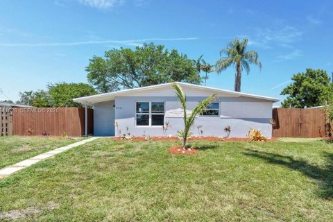 House in Davie, Florida 2 bedrooms, 62.71 sq.m. № 1998695 - photo 4