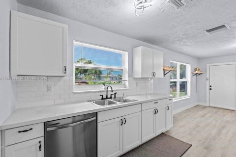 House in Davie, Florida 2 bedrooms, 62.71 sq.m. № 1998695 - photo 14