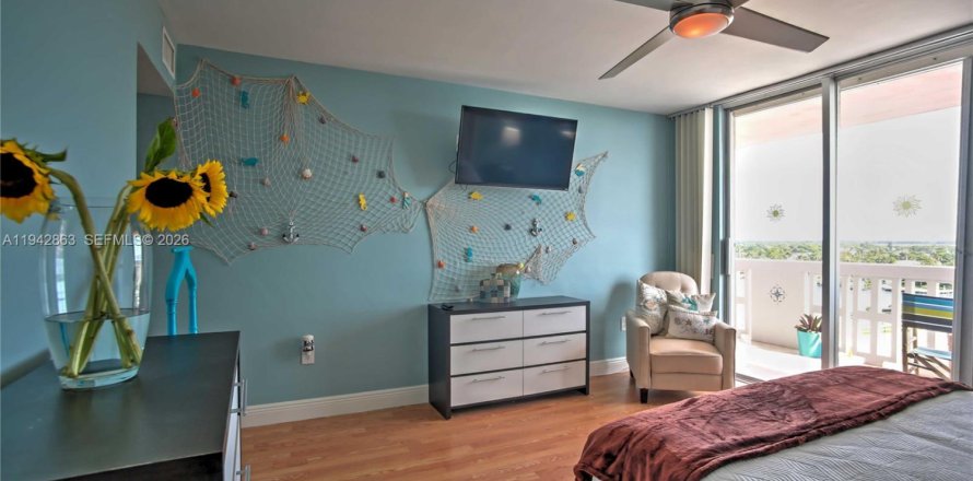 Condominio en Hollywood, Florida, 1 dormitorio  № 2000632
