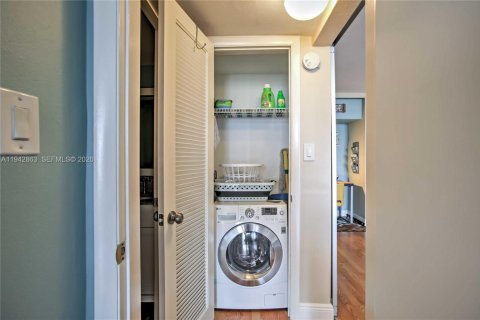 Condominio en alquiler en Hollywood, Florida, 1 dormitorio, 97.55 m2 № 2000632 - foto 4