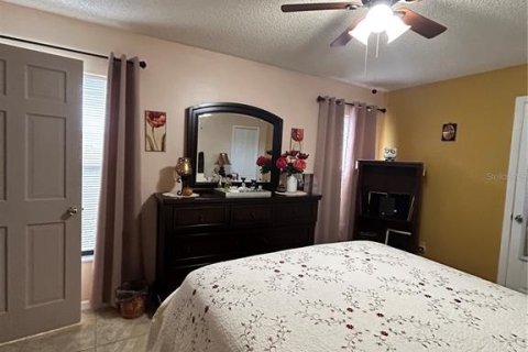 House in Deltona, Florida 3 bedrooms, 151.43 sq.m. № 2211915 - photo 15