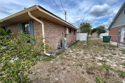 House in Deltona, Florida 3 bedrooms, 151.43 sq.m. № 2211915 - photo 30