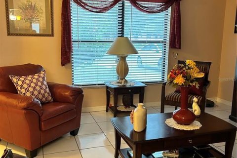 House in Deltona, Florida 3 bedrooms, 151.43 sq.m. № 2211915 - photo 5