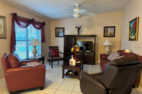 House in Deltona, Florida 3 bedrooms, 151.43 sq.m. № 2211915 - photo 3