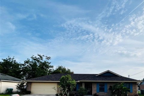 House in Deltona, Florida 3 bedrooms, 151.43 sq.m. № 2211915