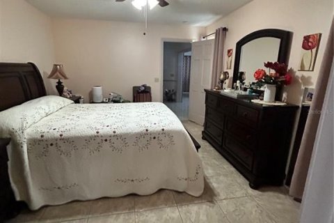 House in Deltona, Florida 3 bedrooms, 151.43 sq.m. № 2211915 - photo 16