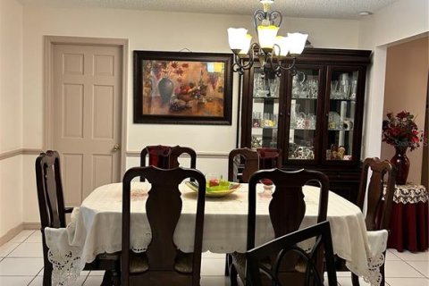 House in Deltona, Florida 3 bedrooms, 151.43 sq.m. № 2211915 - photo 7
