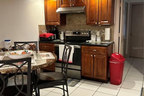 House in Deltona, Florida 3 bedrooms, 151.43 sq.m. № 2211915 - photo 9