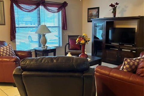 House in Deltona, Florida 3 bedrooms, 151.43 sq.m. № 2211915 - photo 4