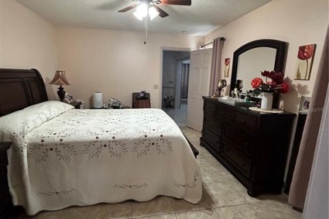 House in Deltona, Florida 3 bedrooms, 151.43 sq.m. № 2211915 - photo 14