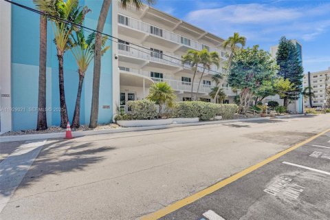 Copropriété à vendre à Hollywood, Floride: 1 chambre, 64.1 m2 № 1987536 - photo 11