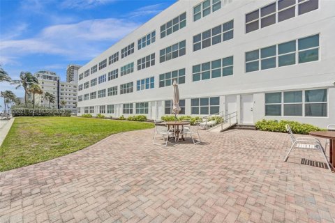 Copropriété à vendre à Hollywood, Floride: 1 chambre, 64.1 m2 № 1987536 - photo 8