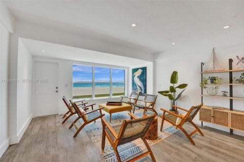 Copropriété à vendre à Hollywood, Floride: 1 chambre, 64.1 m2 № 1987536 - photo 2