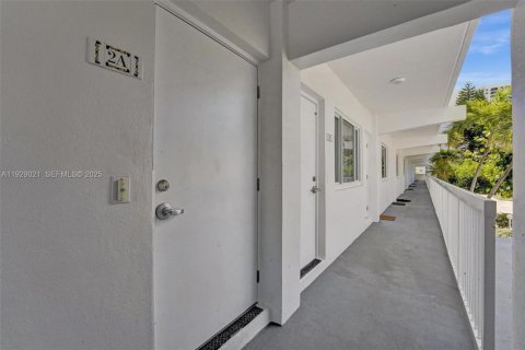 Copropriété à vendre à Hollywood, Floride: 1 chambre, 64.1 m2 № 1987536 - photo 6