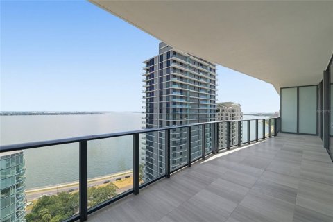 Condo in Tampa, Florida, 2 bedrooms № 2111915 - photo 26