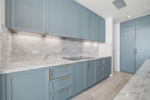Condo in Tampa, Florida, 2 bedrooms № 2111915 - photo 12