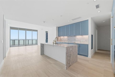 Condo in Tampa, Florida, 2 bedrooms № 2111915 - photo 10