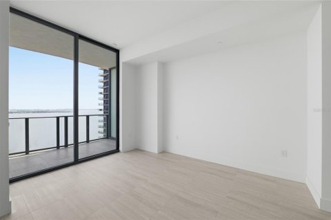 Condo in Tampa, Florida, 2 bedrooms № 2111915 - photo 17
