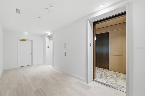 Condo in Tampa, Florida, 2 bedrooms № 2111915 - photo 7