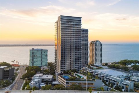 Condo in Tampa, Florida, 2 bedrooms № 2111915 - photo 4