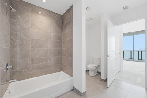 Condo in Tampa, Florida, 2 bedrooms № 2111915 - photo 23