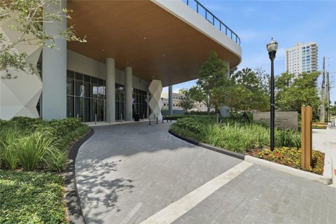 Condo in Tampa, Florida, 2 bedrooms № 2111915 - photo 3