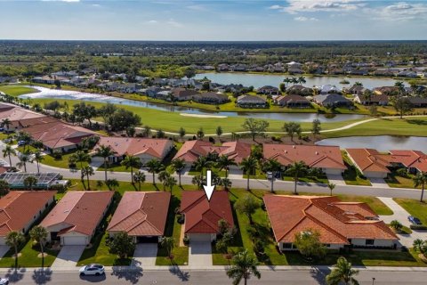 House in Lake Suzy, Florida 3 bedrooms, 188.59 sq.m. № 2166248 - photo 2