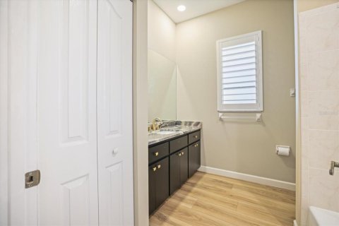House in Venice, Florida 3 bedrooms, 196.21 sq.m. № 2200215 - photo 24