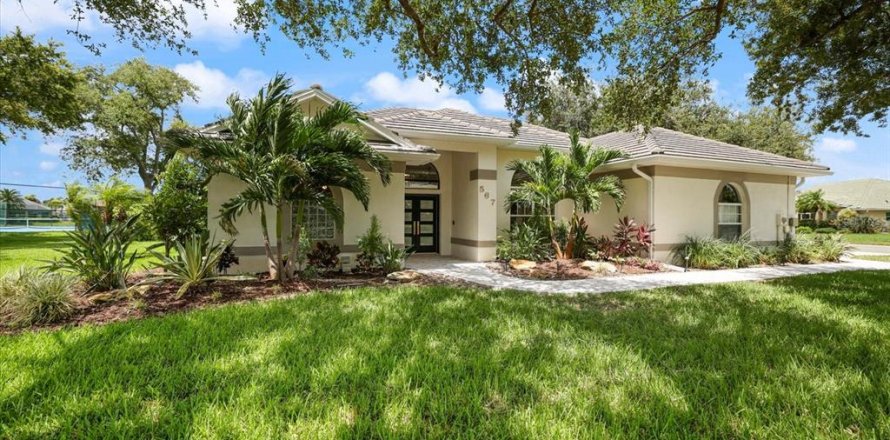 House in Venice, Florida 3 bedrooms, 196.21 sq.m. № 2200215