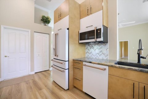 House in Venice, Florida 3 bedrooms, 196.21 sq.m. № 2200215 - photo 9