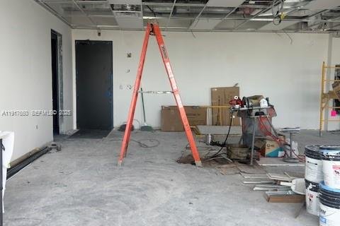 Купить коммерческую недвижимость в Халландейл-Бич, Флорида № 2034513 - фото 21