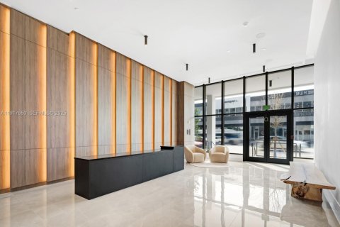 Купить коммерческую недвижимость в Халландейл-Бич, Флорида № 2034513 - фото 5