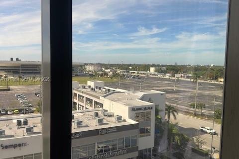 Купить коммерческую недвижимость в Халландейл-Бич, Флорида № 2034513 - фото 18
