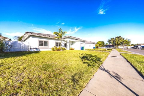 Villa ou maison à vendre à Homestead, Floride: 4 chambres № 2018923 - photo 2