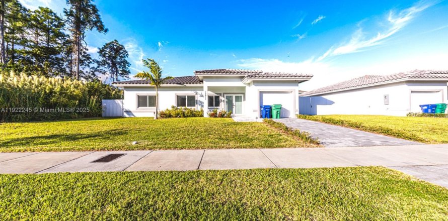 Villa ou maison à Homestead, Floride 4 chambres № 2018923