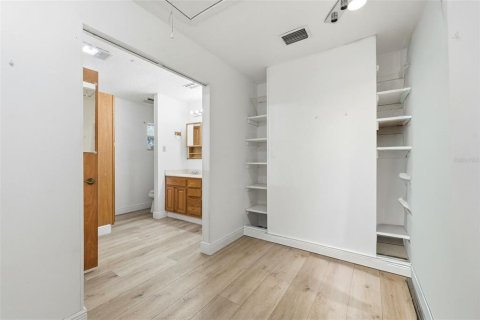Купить коммерческую недвижимость в Сорренто, Флорида 241.92м2, № 2330451 - фото 30