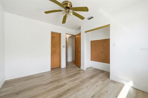 Купить коммерческую недвижимость в Сорренто, Флорида 241.92м2, № 2330451 - фото 21
