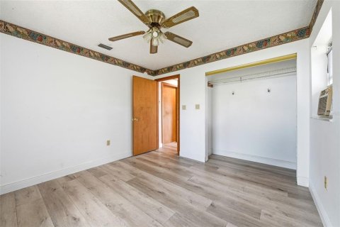 Купить коммерческую недвижимость в Сорренто, Флорида 241.92м2, № 2330451 - фото 24