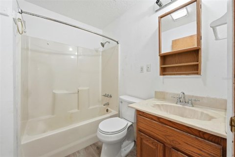 Купить коммерческую недвижимость в Сорренто, Флорида 241.92м2, № 2330451 - фото 22