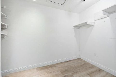 Купить коммерческую недвижимость в Сорренто, Флорида 241.92м2, № 2330451 - фото 29