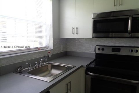 Copropriété à vendre à Deerfield Beach, Floride: 2 chambres, 74.97 m2 № 2056580 - photo 2