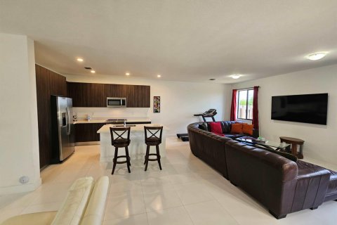 Casa en venta en Miami, Florida, 4 dormitorios, 224.08 m2 № 2173839 - foto 10